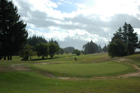 �j���[�W�[�����h�̃S���t��