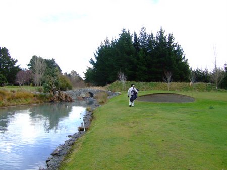 �j���[�W�[�����h�̃S���t��