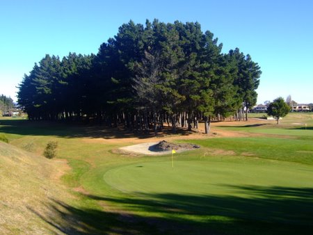 �j���[�W�[�����h�̃S���t��