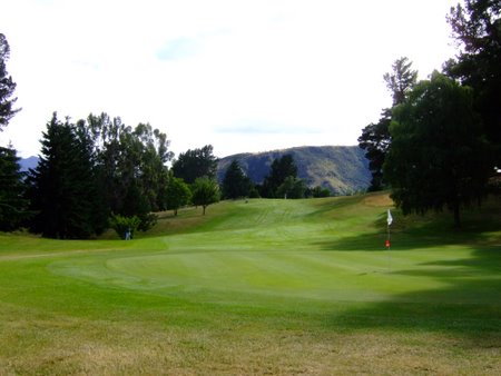 �j���[�W�[�����h�̃S���t��