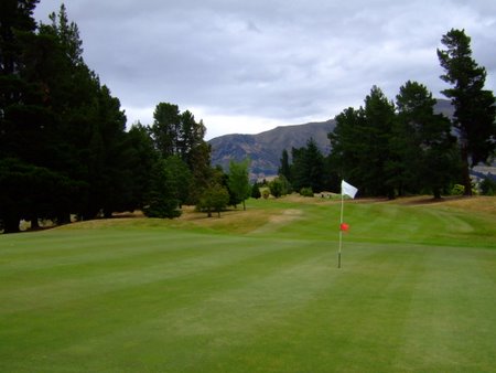 �j���[�W�[�����h�̃S���t��