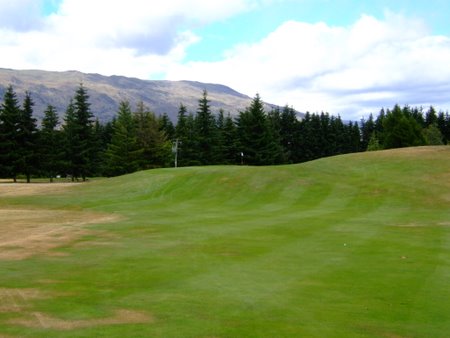 �j���[�W�[�����h�̃S���t��